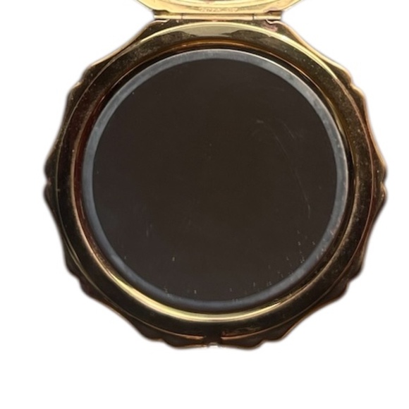 Vintage Stratton Gold Tone Metal Compact With Victorian Courting Couple Design, - Picture 6 of 7